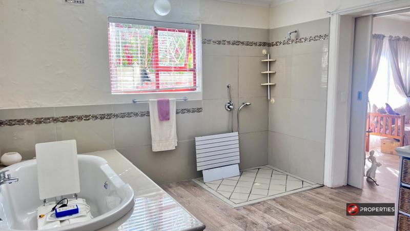 5 Bedroom Property for Sale in Bredasdorp Western Cape